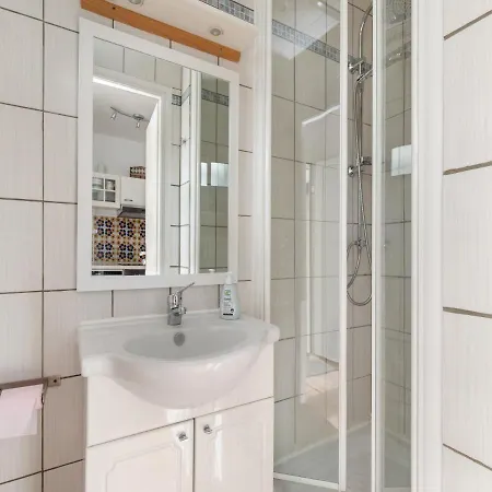 1 Bedroom Home For 4 Agde